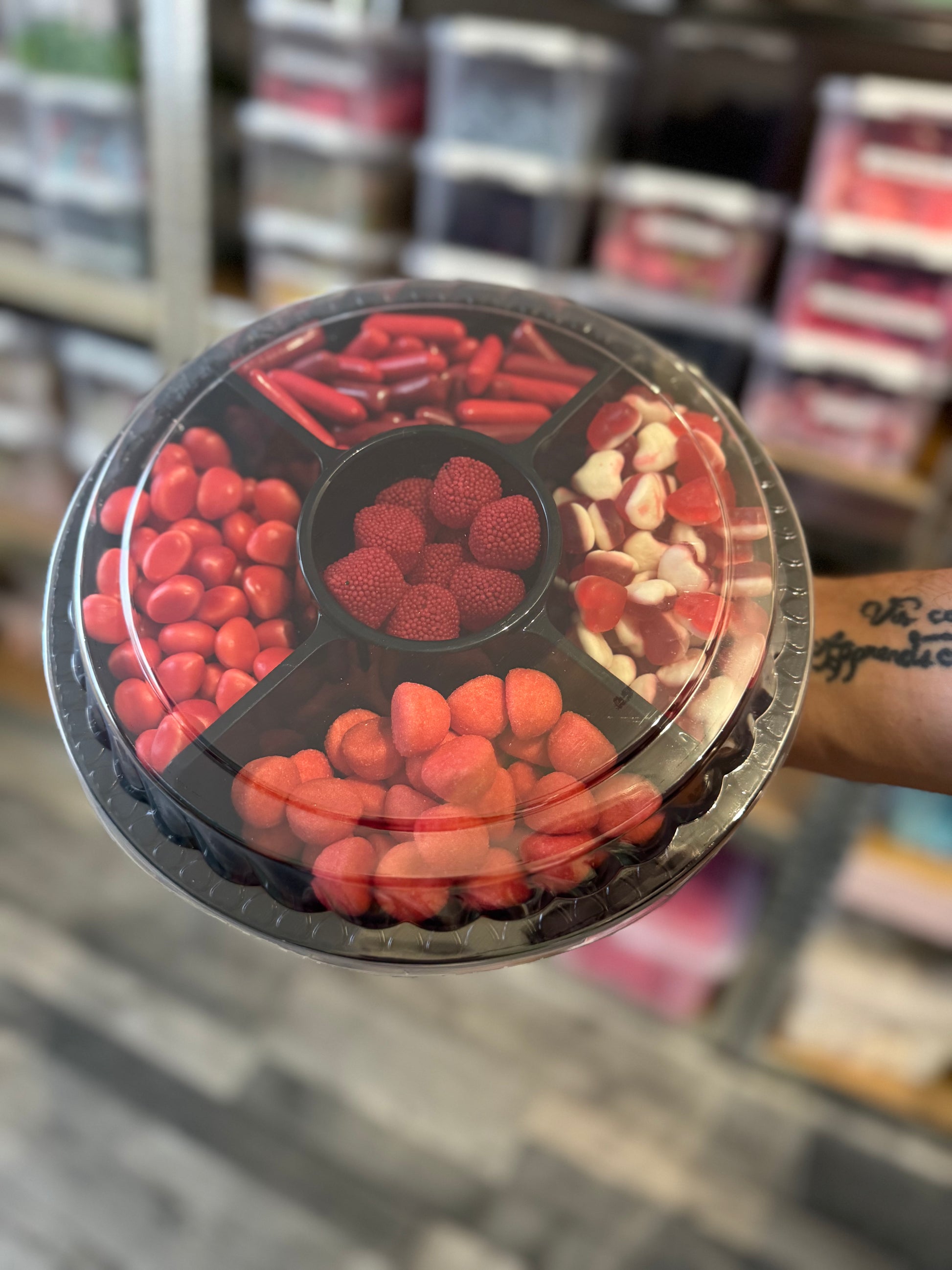Plateau cœur rouge AVEC BONBONS  - 500g